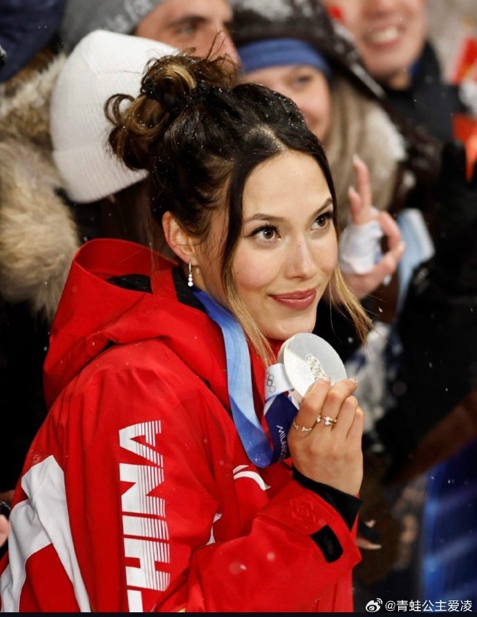 hth-谷爱凌每年回国推广滑雪运动，8岁起办夏令营激励大众|冬奥会|北京冬奥会|自由式滑雪|米兰冬奥会|中国队_新浪体育_新浪新闻